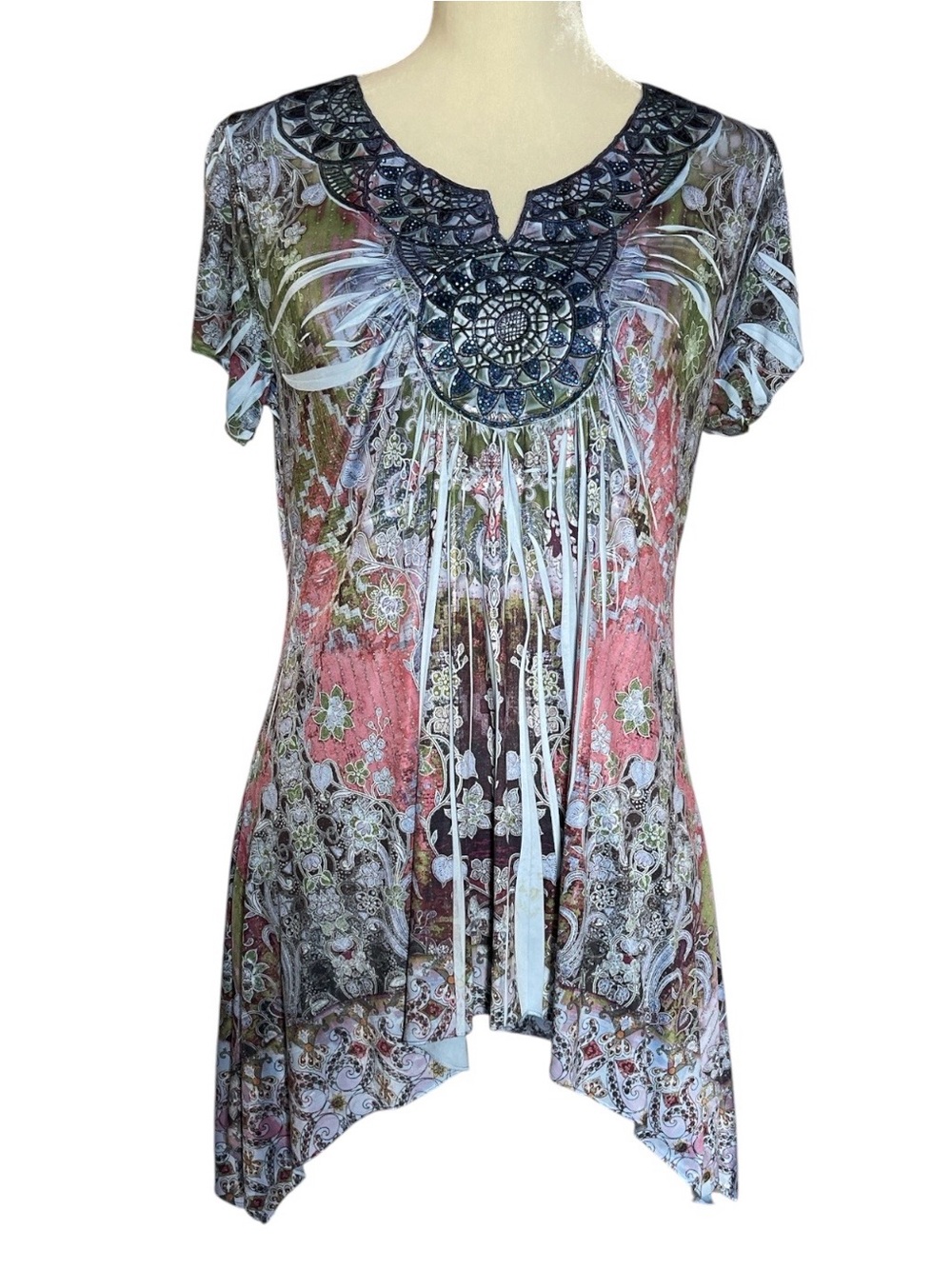 World Unity Crochet Sharkbite Hem Tunic Top